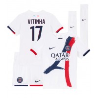 Koszulka piłkarska Paris Saint-Germain Vitinha #17 Strój wyjazdowy dla dzieci 2024-25 tanio Krótki Rękaw (+ Krótkie spodenki)